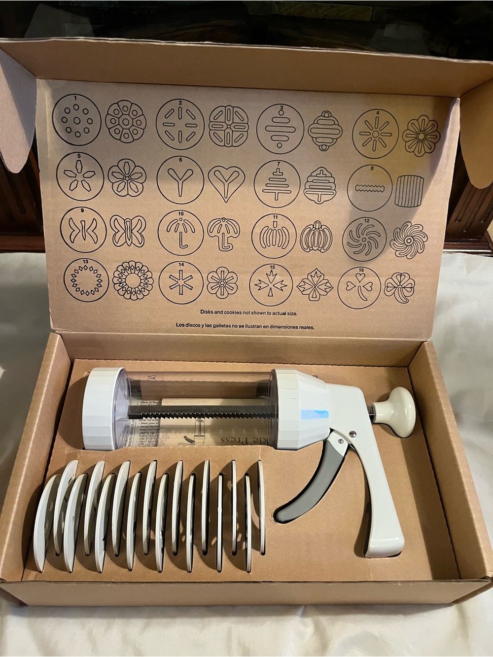 Brand New Pampered Chef Cookie Press Maker Holiday Baking